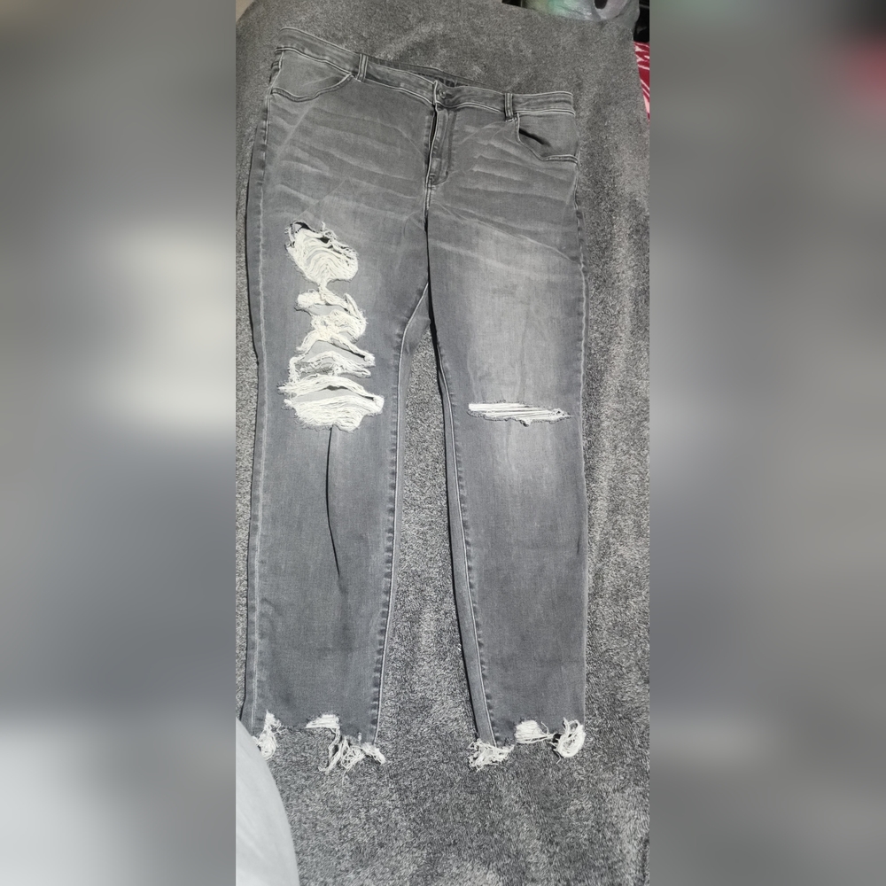 American Eagle Distressed gray Jeans size 22